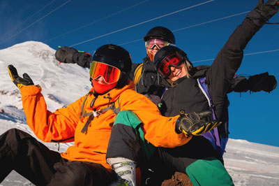 Top ski areas in the US for snow and ski runs for skiers and snow baorders of all levels.